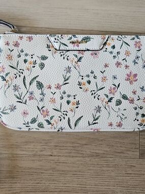 Nine West White Floral Wristlet Clutch
